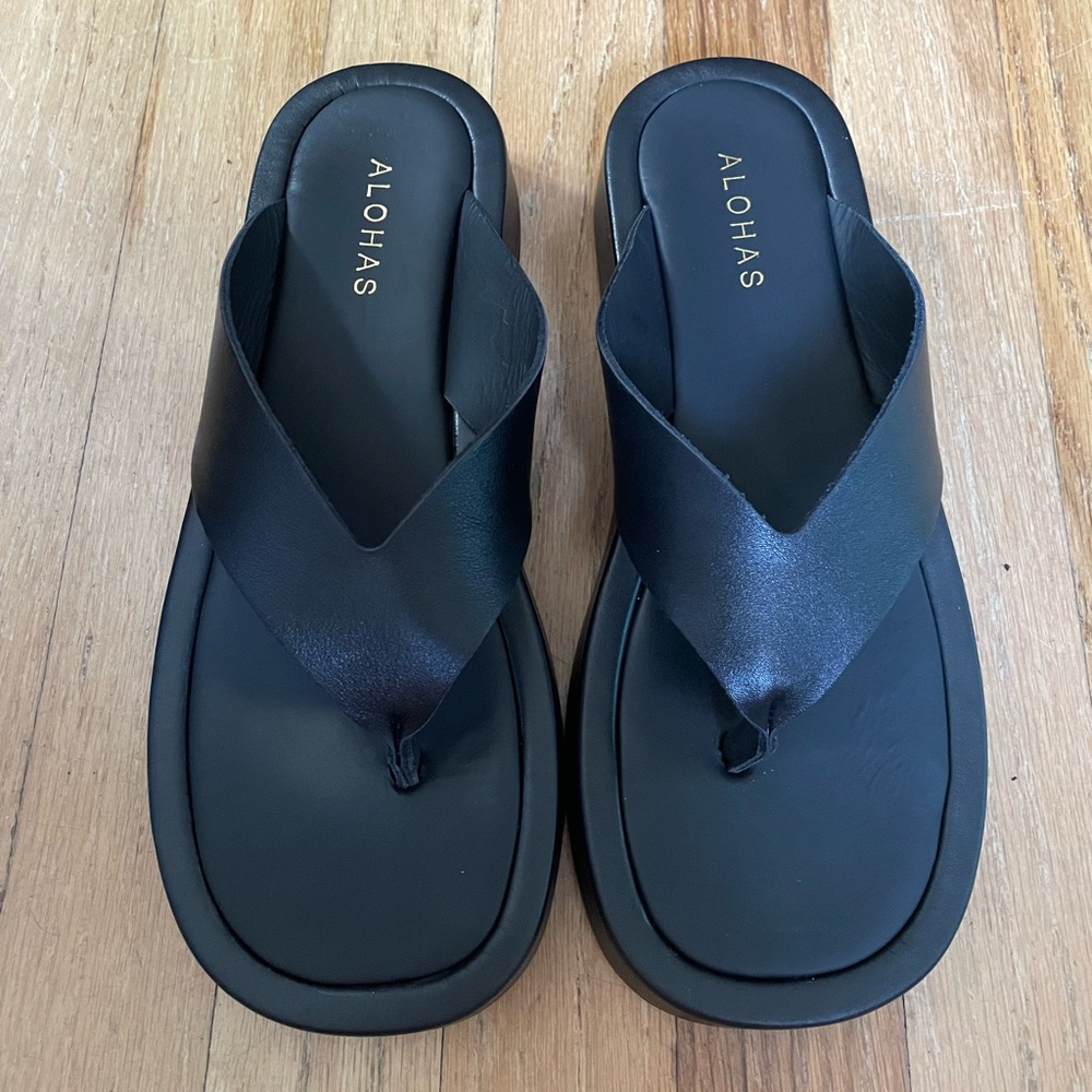 Alohas Overcast Black chunky sandal sz 38